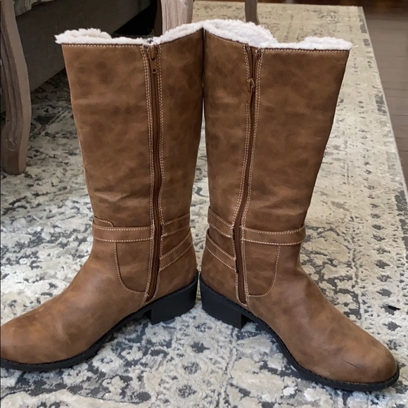 Boots - Picture 5 of 6